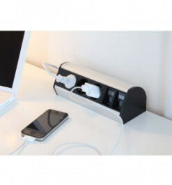 Powerdock 3x stroom 2x data Dock is voorzien van een vast aansluitsnoer van 3 meter. Wordt standaard geleverd inclusief 2 bladklemmen. Ook leverbaar in standaardfiguraties.